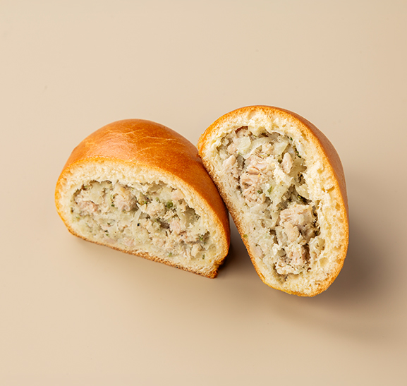 Пирожок с курицей и картофелем