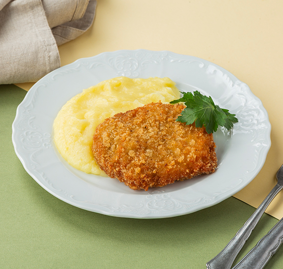 Шницель куриный с картофельным пюре и фирменным соусом